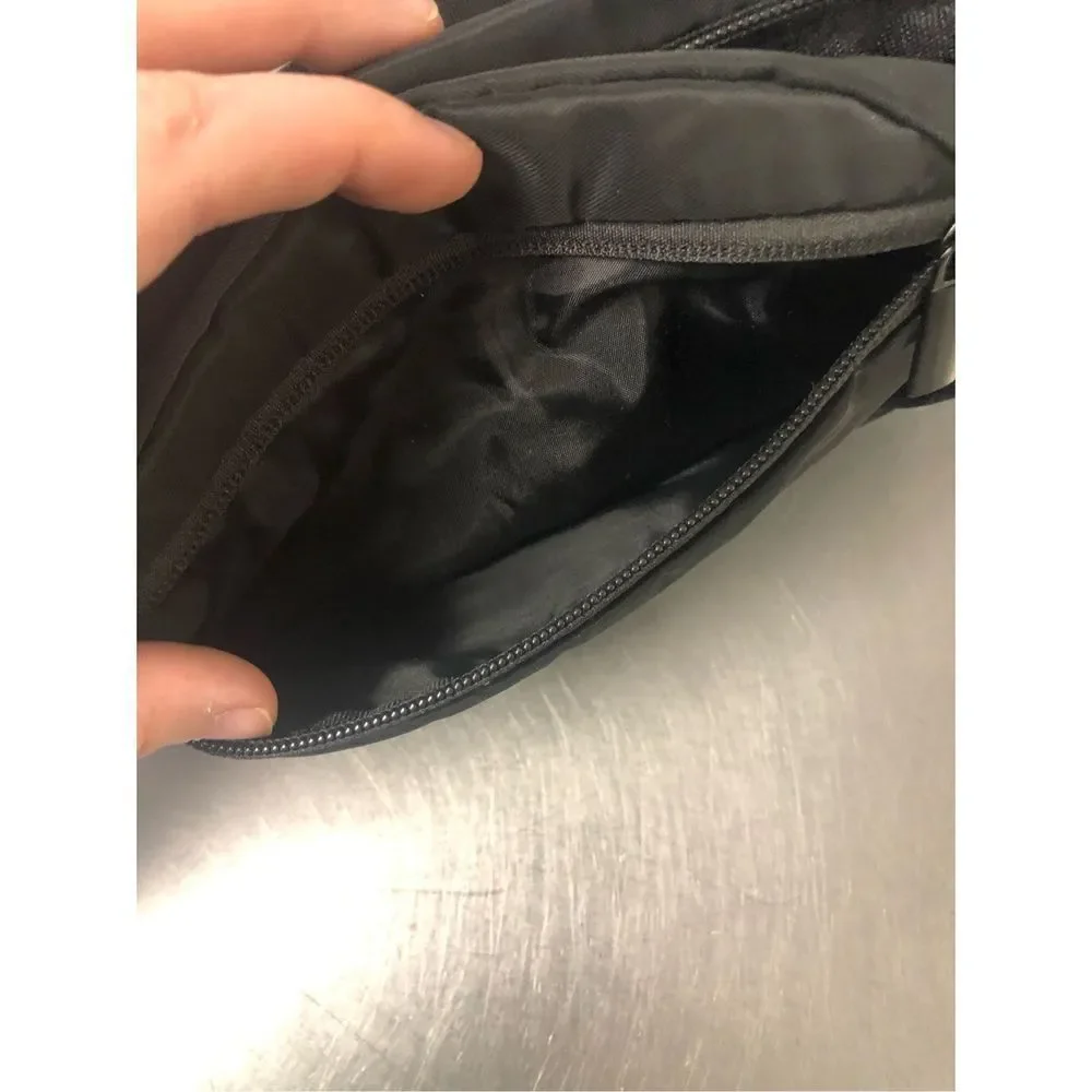 🌼5for$25🌼 Bring the Wow Men’s Black Zip up and Buckle Travel Fanny pack